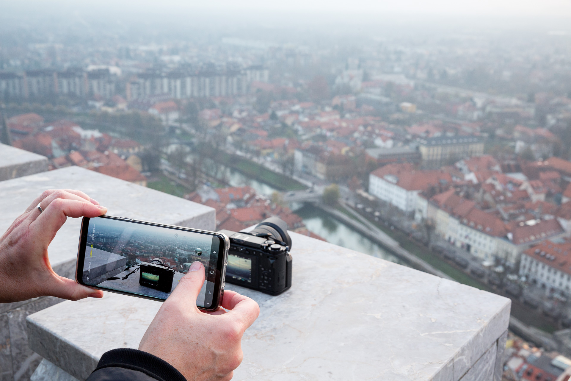 Kamera oder Handy-Kamera. Egal mit welchem Equipment du im Winter fotografierst, mache dich vor deinem Fotostreifzug damit vertraut.