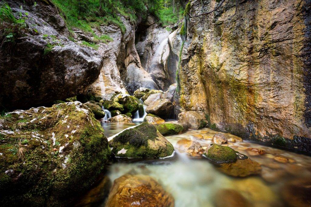 Besonders mutige Fotofüchse können sich beim Zimitzwasserfall die Füße erfrischen.