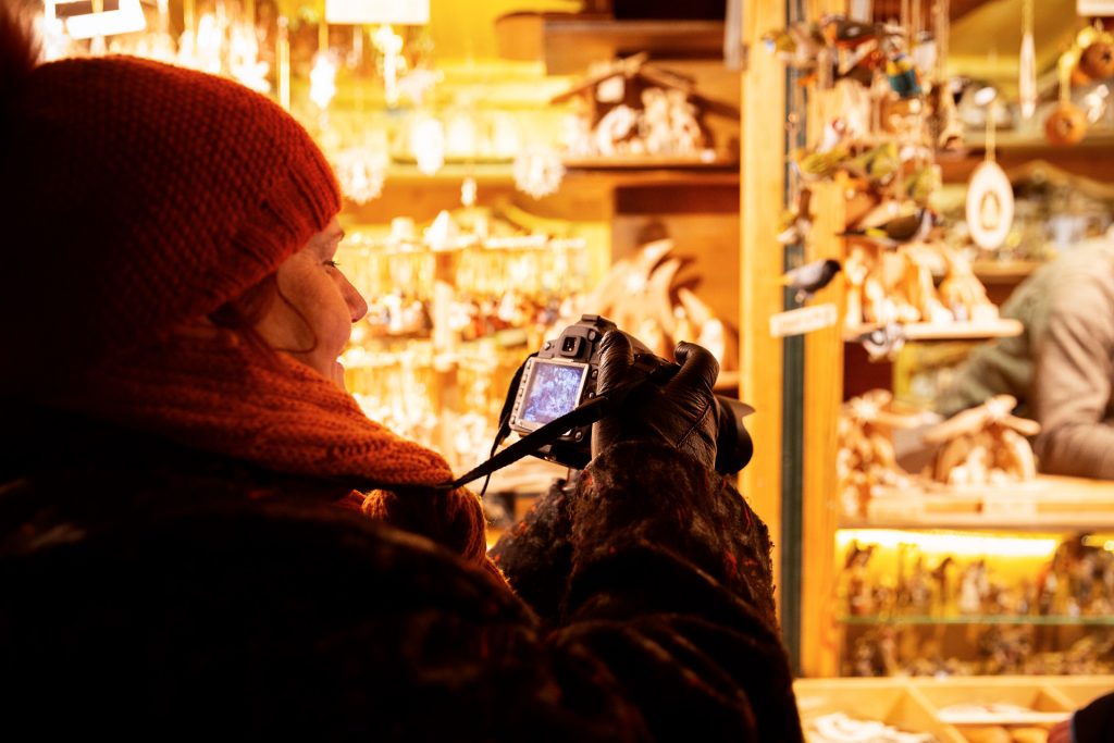 Beim Fotokurs mit Weihnachtszauber gemeinsam durch den Schlosspark in Schönbrunn streifen.