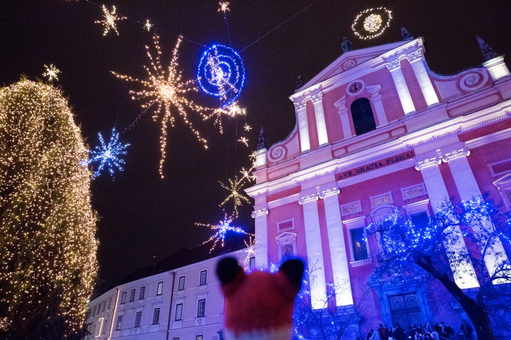 Finn zeigt dir viele Tipps und Tricks wie die besondere Beleuchtung des Festivals of Lights mit deiner Kamera einfängst und dein Equipment winterfest machst.