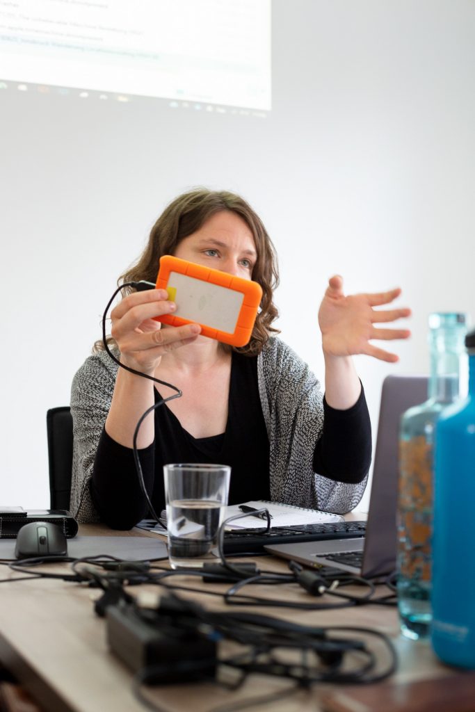 Schlaue Füchse sichern sicher. Wir befassen uns mit den gängigsten Bildformaten, deren Unterschiede sowie Vor-und Nachteilen und nehmen dich mit zu einem kurzen Streifzug durch die Welt der digitalen Postproduktion.