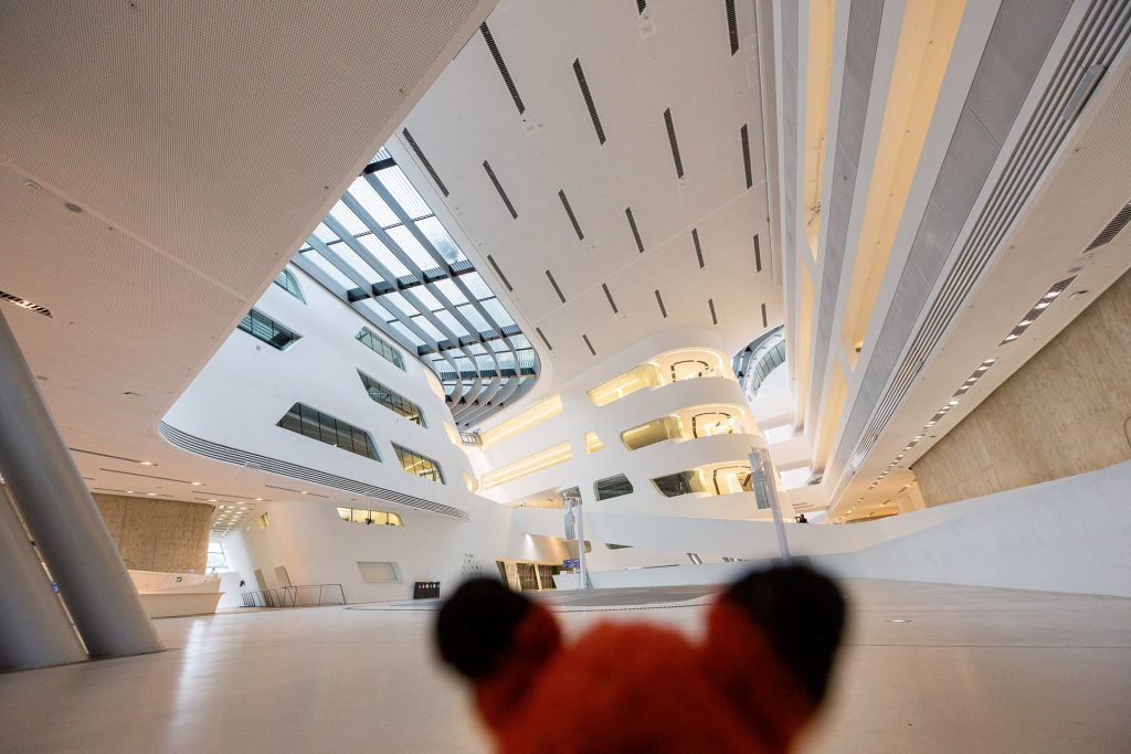 Beim Fotokurs Architekturfotografie in Wien zeigt dir Finn viele Tipps und Tricks, um deine Architekturfotos noch spannender zu gestalten.