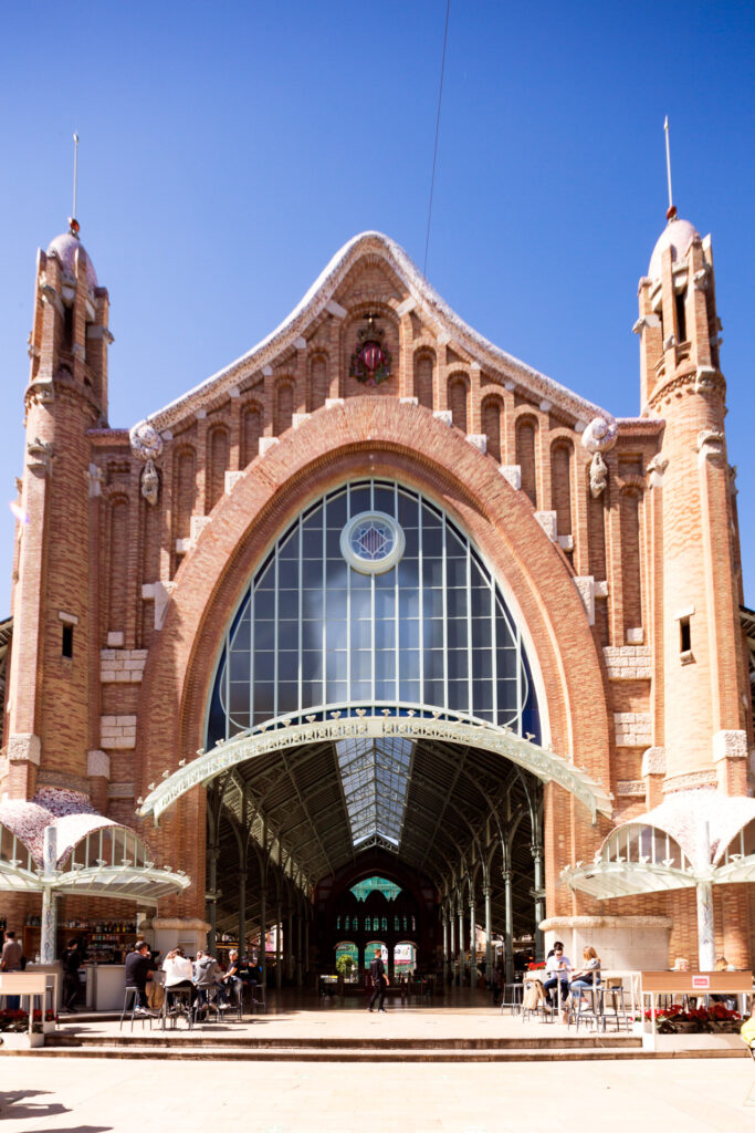 Der Mercado Colón in Valencia zählt neben dem Mercado Central zu einem der prachtvollsten Jugendstilgebäude der Stadt.