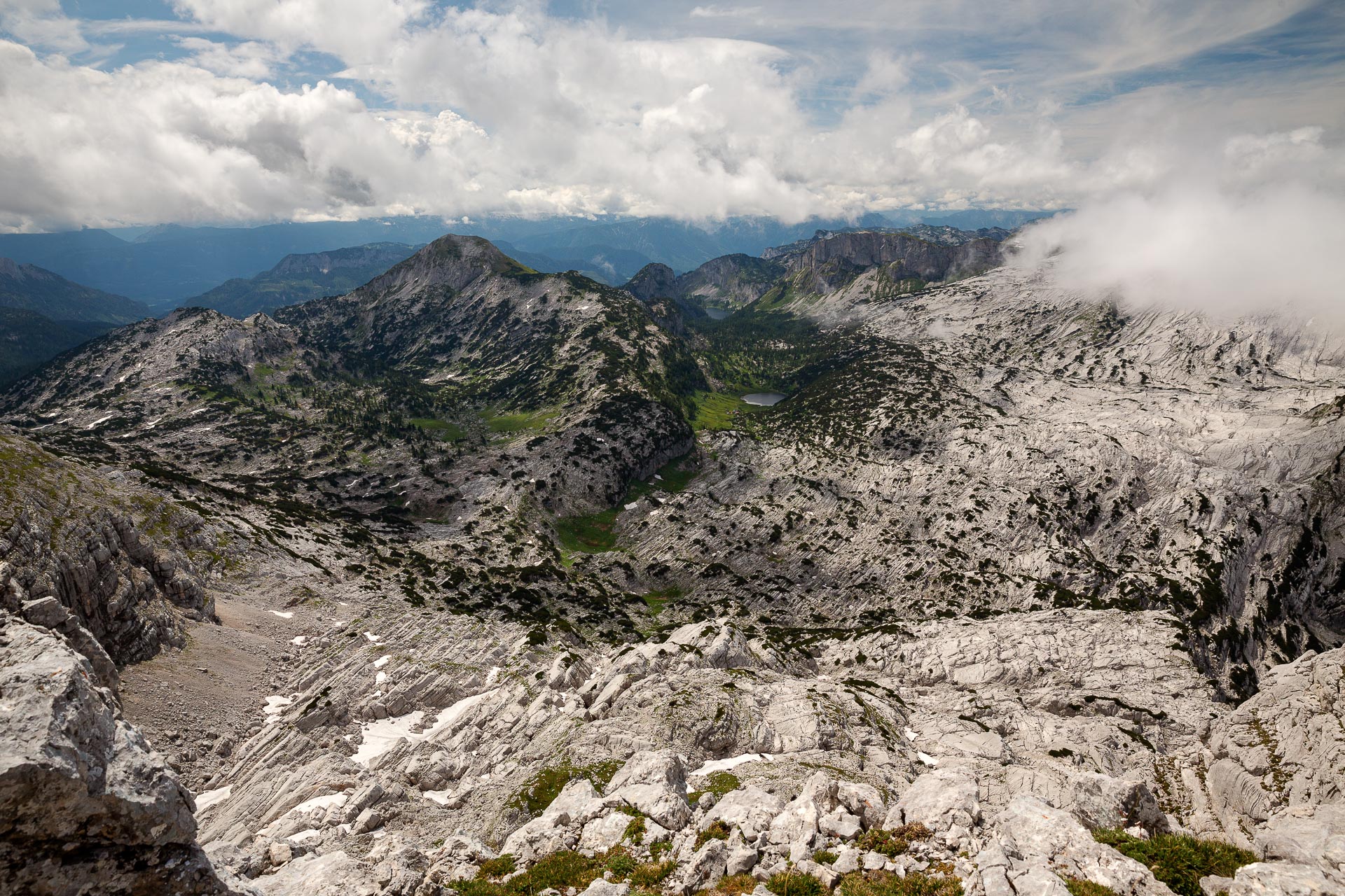 DIE FOTOFÜCHSE Foto Locations Salzkammergut. Vom Gipfel des Rotgschirrs überblickt man weitläufig das Tote Gebirge.