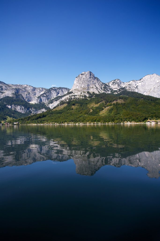 DIE FOTOFÜCHSE Foto Locations Salzkammergut. Fotografiere die Spiegelung des Toten Gebirges im Grundlsee.