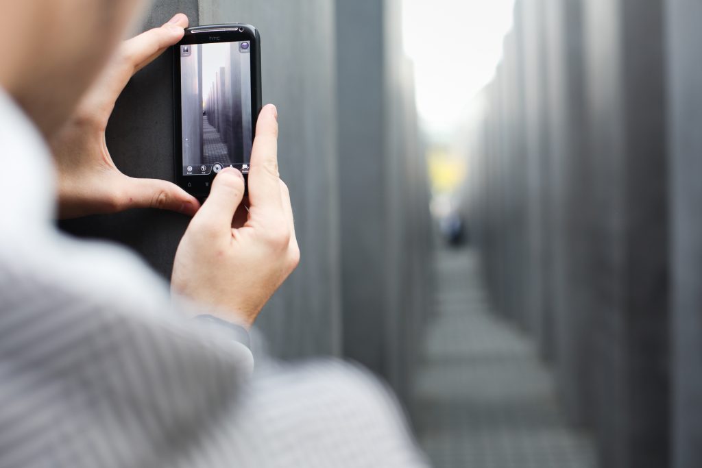 Beim Fotokurs Architekturfotografie Berlin kannst du auch mit deiner Handy-Kamera teilnehmen.