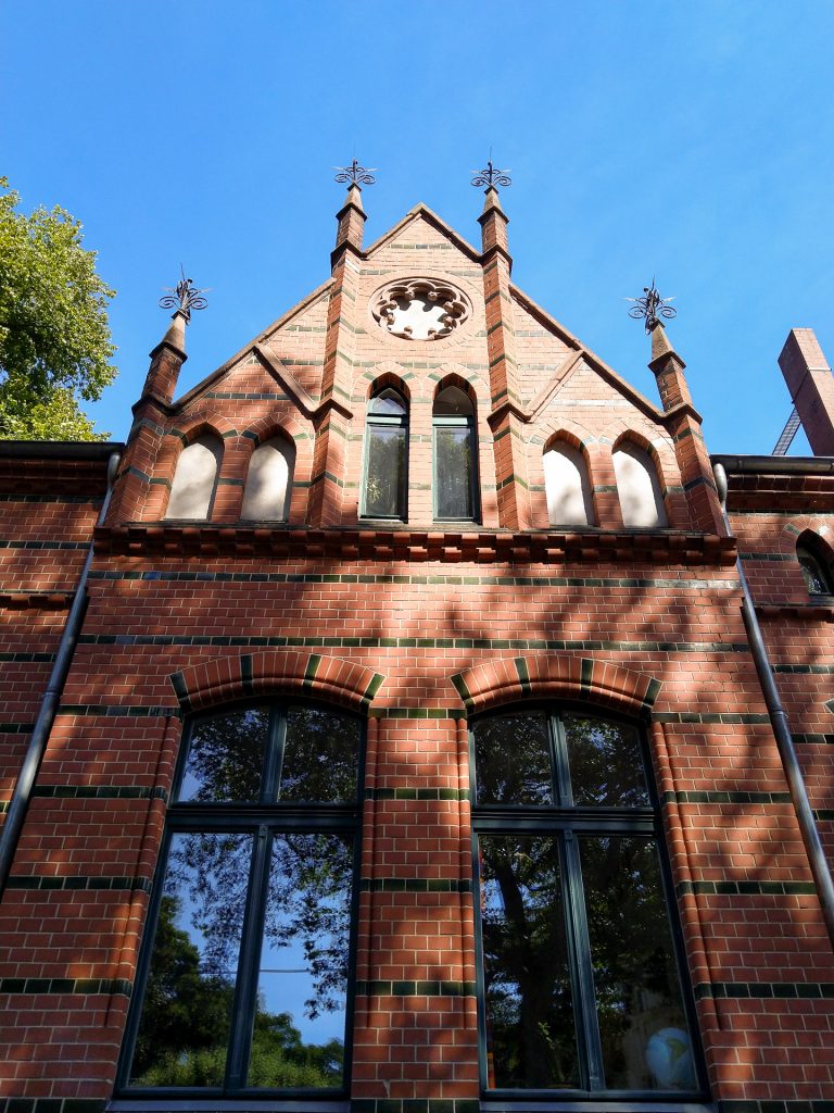 Wir nutzen die schönsten Lichtstimmungen für besondere Effekte auf deinen Architekturfotos.