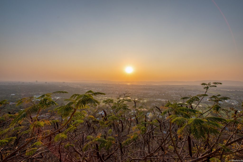 Sonnenuntergang über Mandalay, fotografiert vom Mandalay Hill.