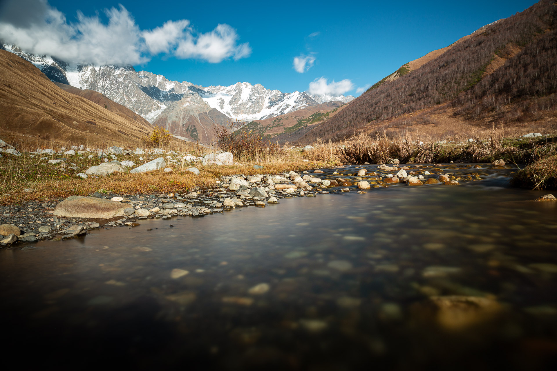 Daher liegt der fotografische Schwerpunkt bei unserer <a href="https://www.diefotofuechse.com/de/fotoreisen/natur-fotoreise-georgien/" target="_blank" rel="noopener noreferrer">Natur-Fotoreise Georgien</a> auf der Landschafts- und Naturfotografie.