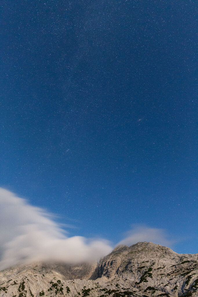 Bei Fotokursen in Österreich hast du in entlegenen Bergregionen einen einmaligen Blick auf das Himmelszelt.