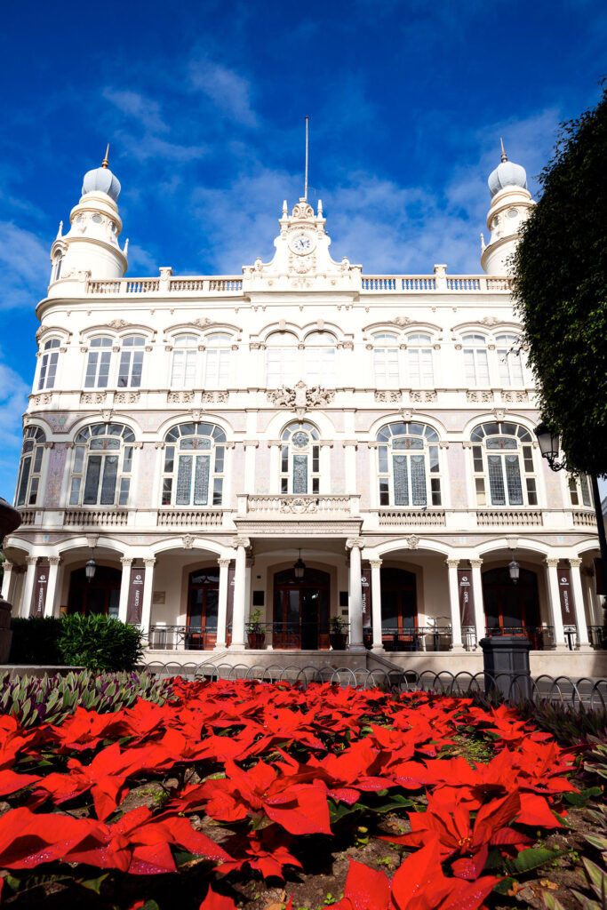 Die Hauptstadt Las Palmas erwartet uns mit spannender Architektur und einer kulinarischen Vielfalt.