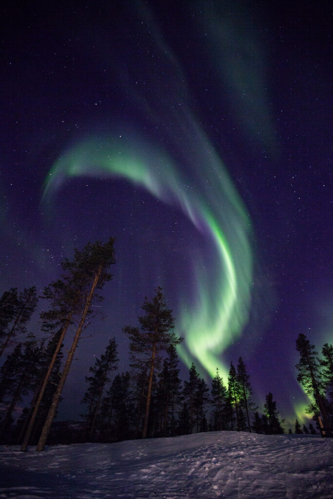 Ausgefuchste Reisefotos mit den wohl spektakulärsten Lichtspielen der Natur. Wenn alle Fotofüchse brav aufessen, sehen wir auch Polarlichter.