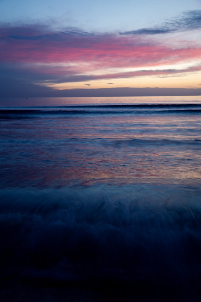 ... oder am Strand der Stadt, wo wir das Meer in den Morgenstunden und am Abend ins passende Licht rücken.