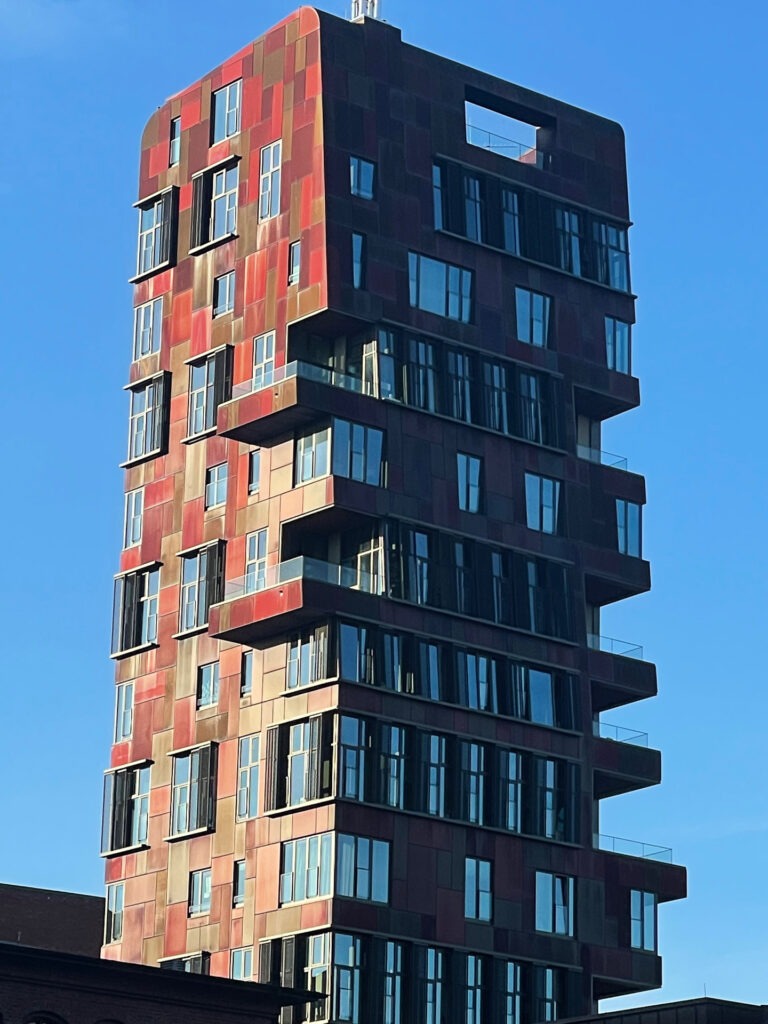 Es erwartet dich ein besonders ausgefuchster Spielplatz der Architektur: Die Speicherstadt.