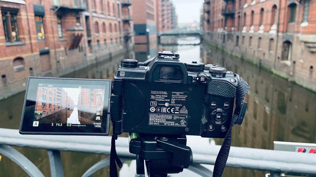 Teilnehmen kannst du mit deiner Kamera....