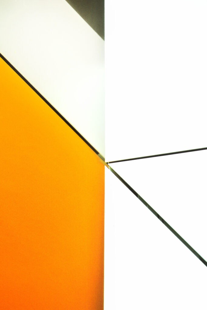 Fotografiere grafische Details der Fassade der BMW Welt.