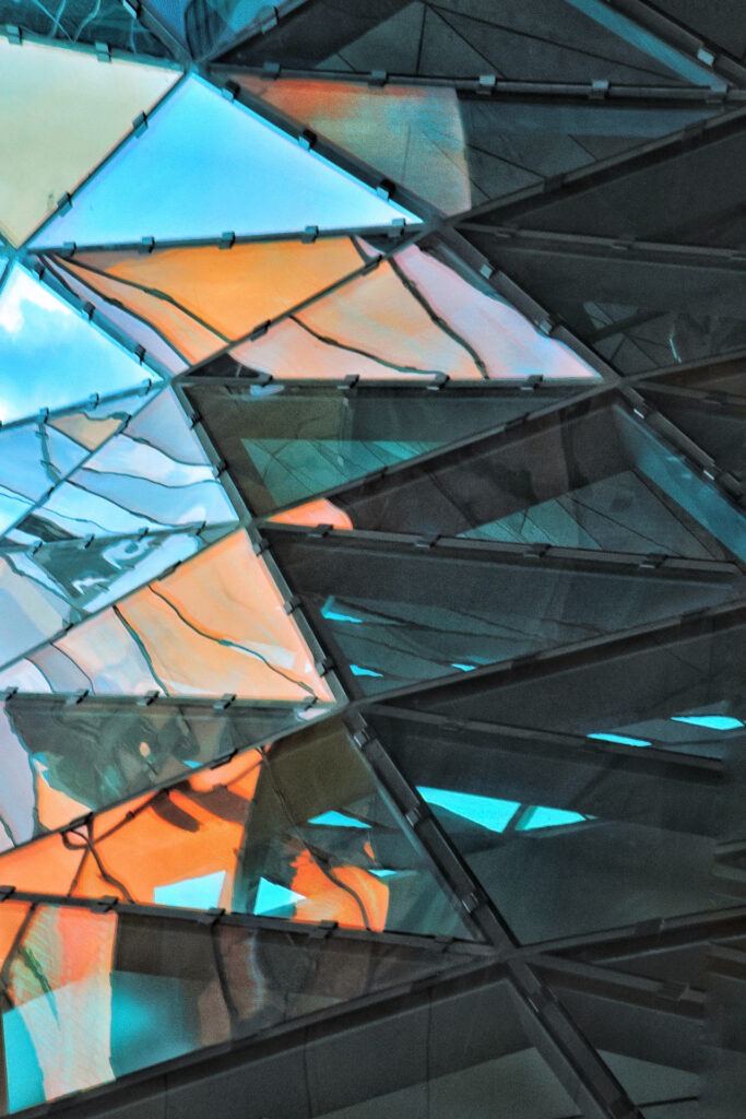 Wir zeigen dir spielerisch, wie du mit Licht und Perspektive spannende Fotos einfängst.