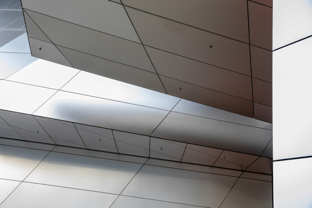 Klare Sache, vereinfache! Wir erklären dir, was hinter Fotografensprüchen zur Architekturfotografie steckt.