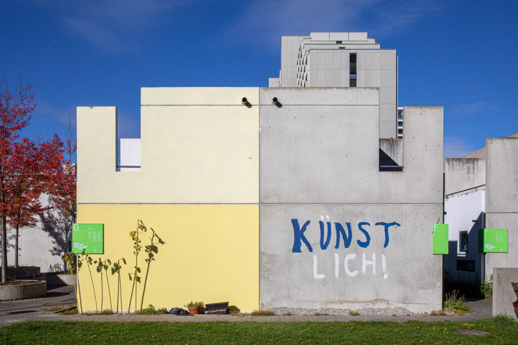 Am Gelände des Olympiaparks gibt es ausgefuchste Fotoplätze für reduzierte Architekturfotos.