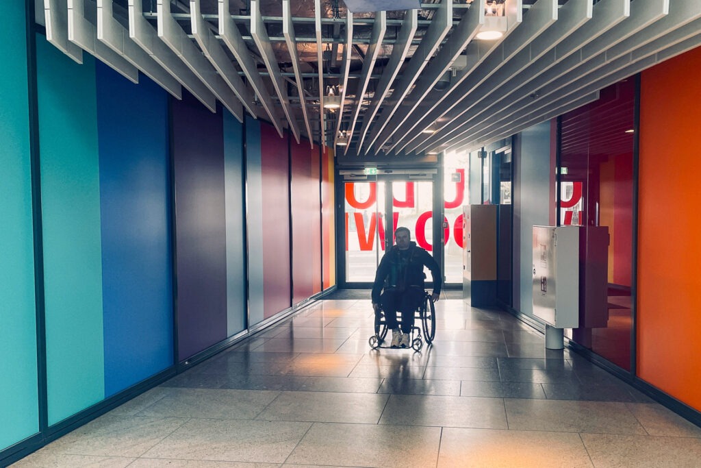 Bei unserem 2-tägigen barrierefreien Fotokurs in Hamburg nehmen wir dich mit auf einen ganz besonderes Fotostreifzug.