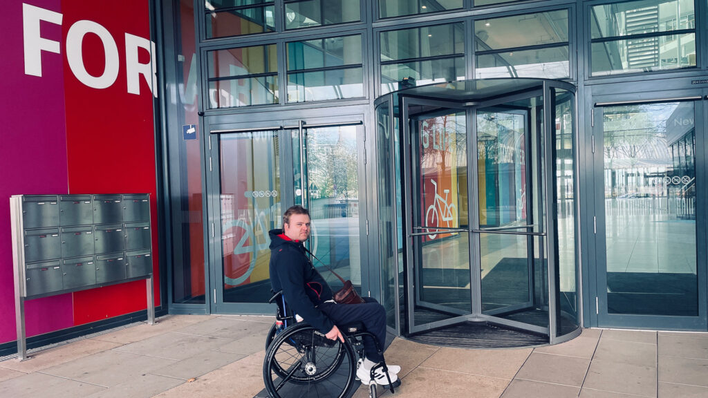 Barrierefreiheit steht bei uns an erster Stelle und unser Fotokurs ist speziell auf die Bedürfnisse von Menschen mit körperlichen Einschränkungen ausgerichtet.