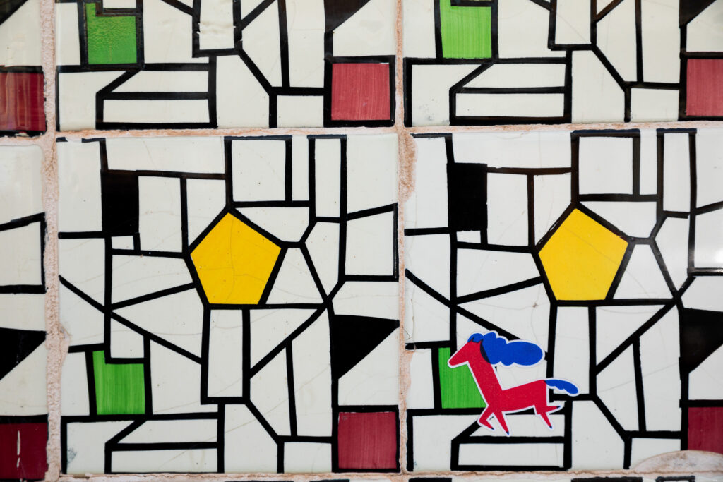 "Linien", "Dreiecke", "Vierecke", "Bewegung" und "Drittel-Regel" als Kombination.