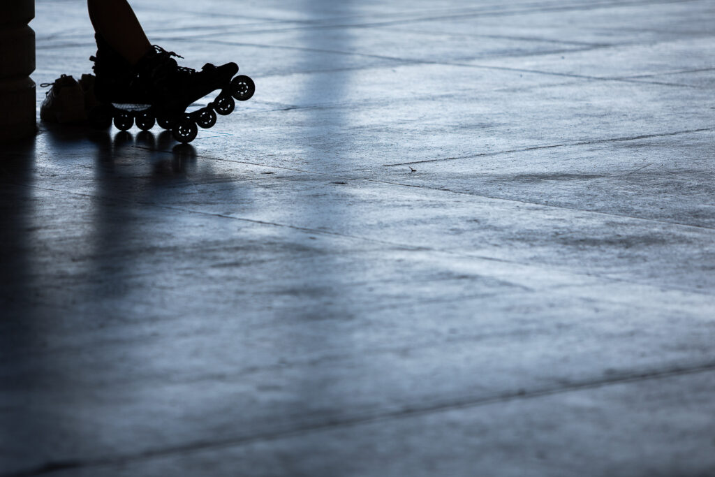 Und natürlich finden sich in der Straßen- und Stadtfotografie viele Motive, die das Thema "Weißraum" behandeln.