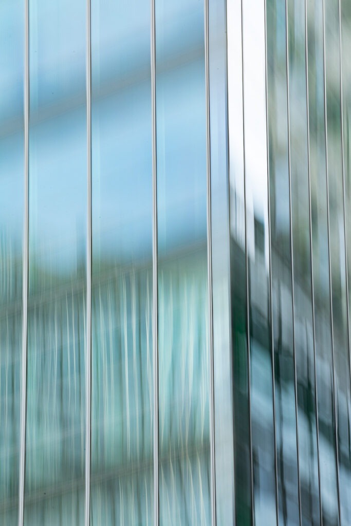 Auch in der Architektur versteckt sich mit absichtlichen "Bewegungen" der Kamera eine ausgefuchste Dynamik.