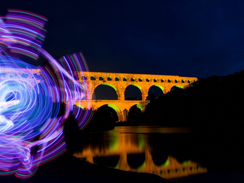 Nachtaktive Füchse lernen in Frankreich das Malen mit Licht.