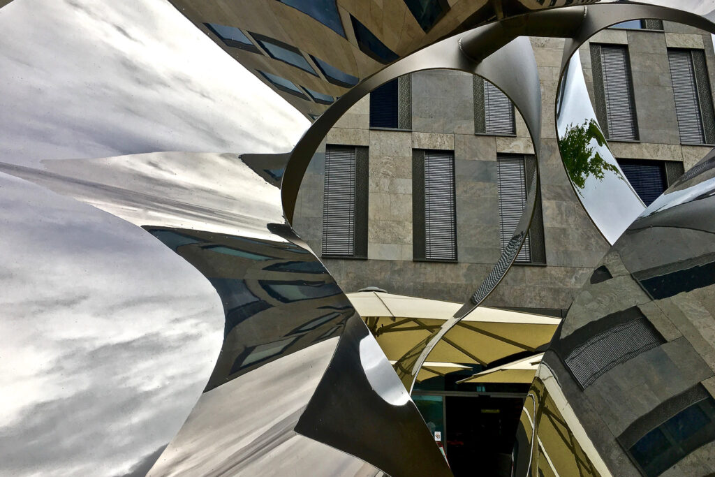 Bei unserem Handyfotokurs Architekturfotografie Hamburg lernst du viele Tricks um deine Fotos noch spannender zu gestalten.