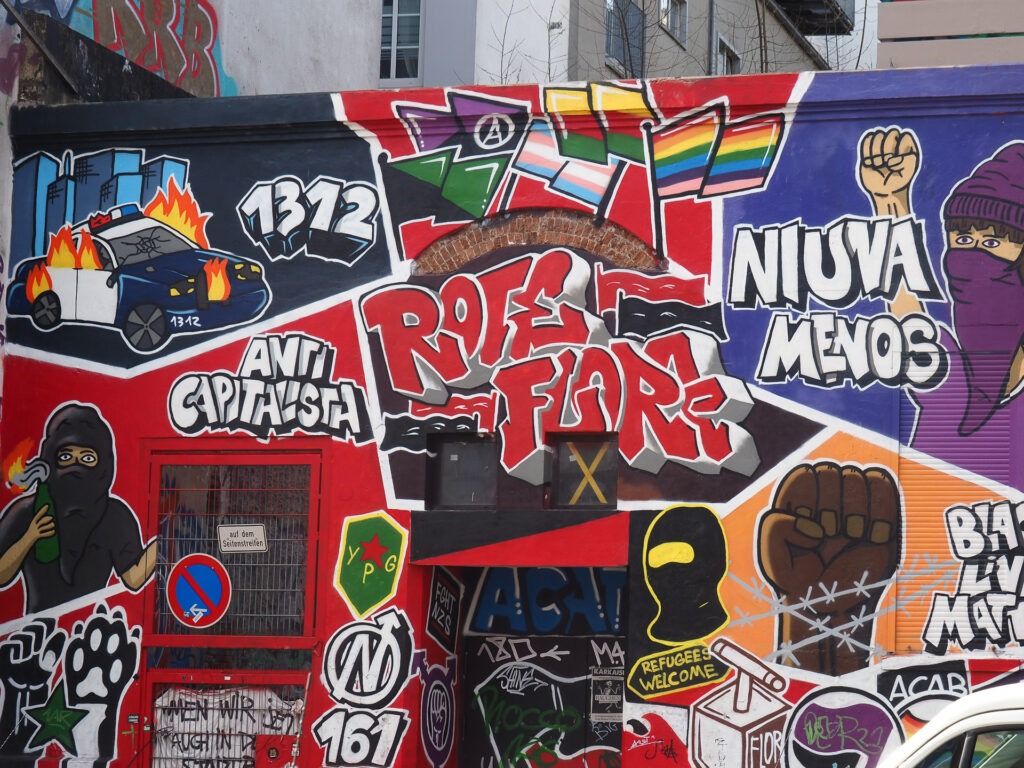 Schärfe deinen Blick für besondere Motive in der Straßenfotografie.