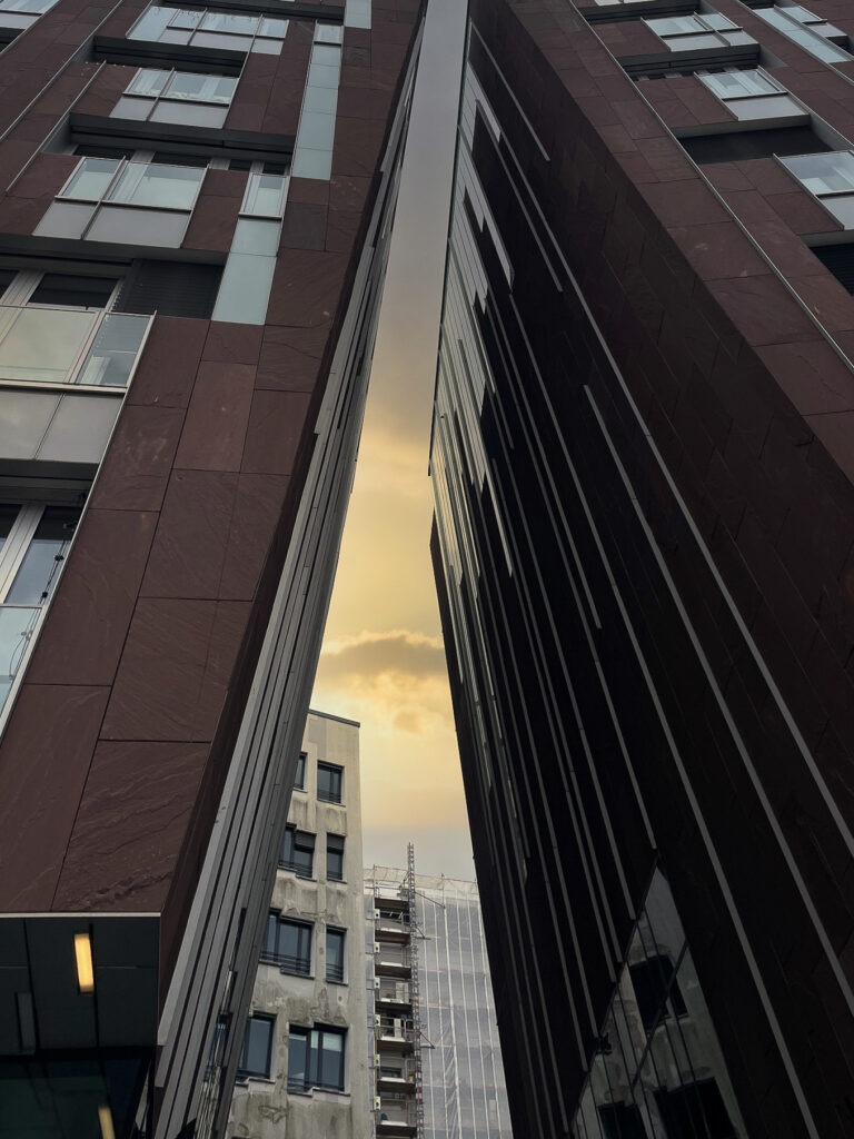 Wir zeigt dir, wie du deine Foto mit einem Vordergrund spannender gestalten kannst.