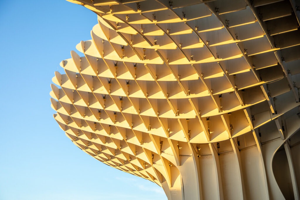 Komm mit uns auf Fotoreise nach Sevilla und banne die vielfältige Architektur der spanischen Stadt auf Bild.